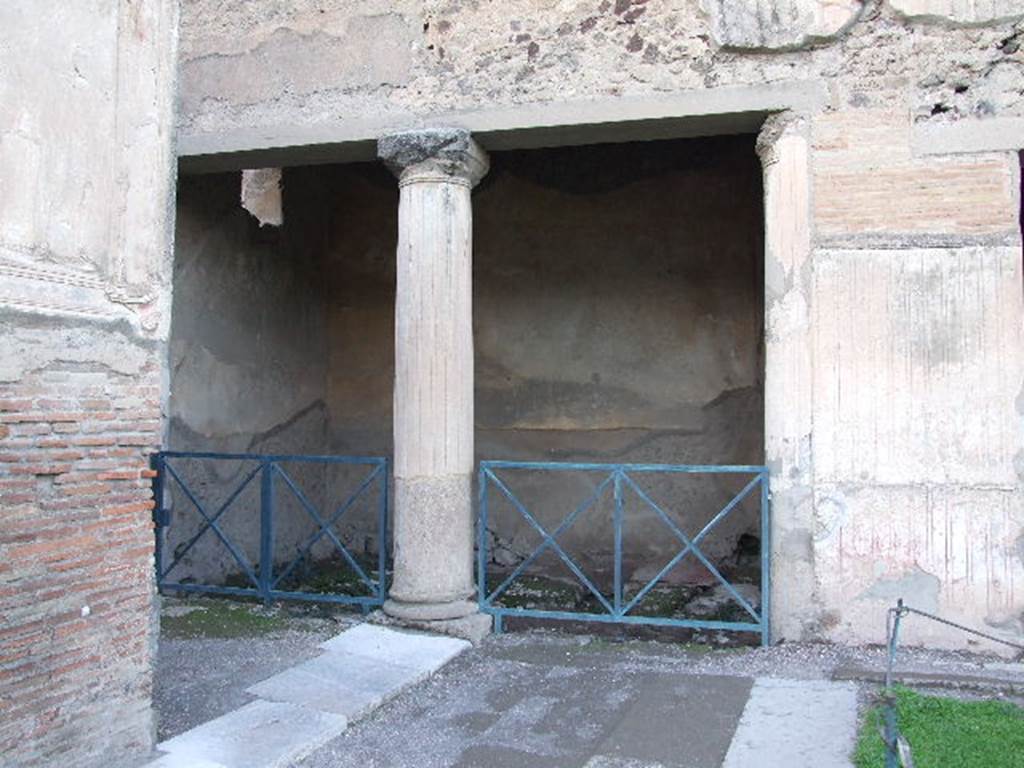 VII.1.8 Pompeii. December 2006. Room R, bowling players� room on north side of corridor H.

