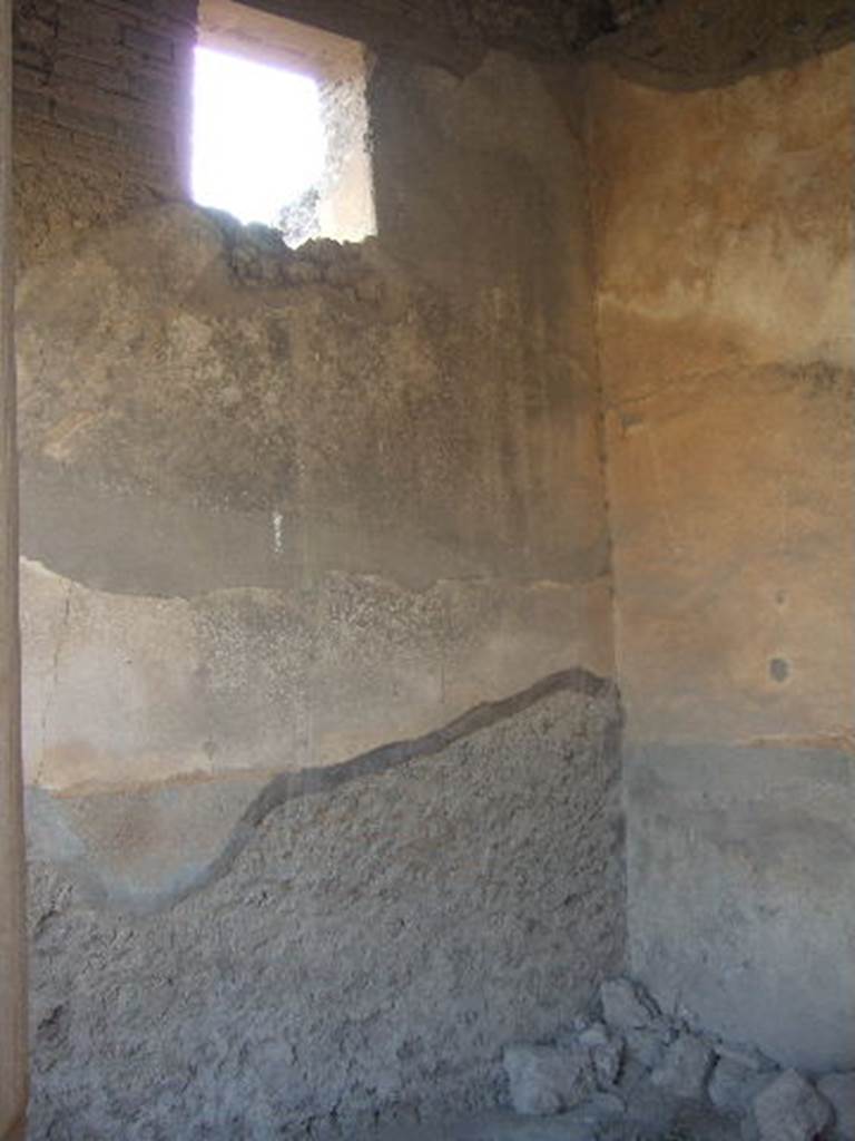 VII.1.8 Pompeii. December 2006. Room R, bowling players� room, west wall.
