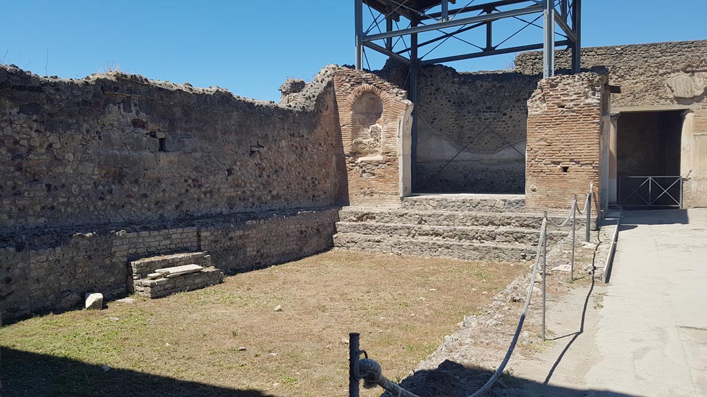 VII.1.8 Pompeii. August 2023. Swimming pool D on west side of the gymnasium C, looking north-west. Photo courtesy of Maribel Velasco.
