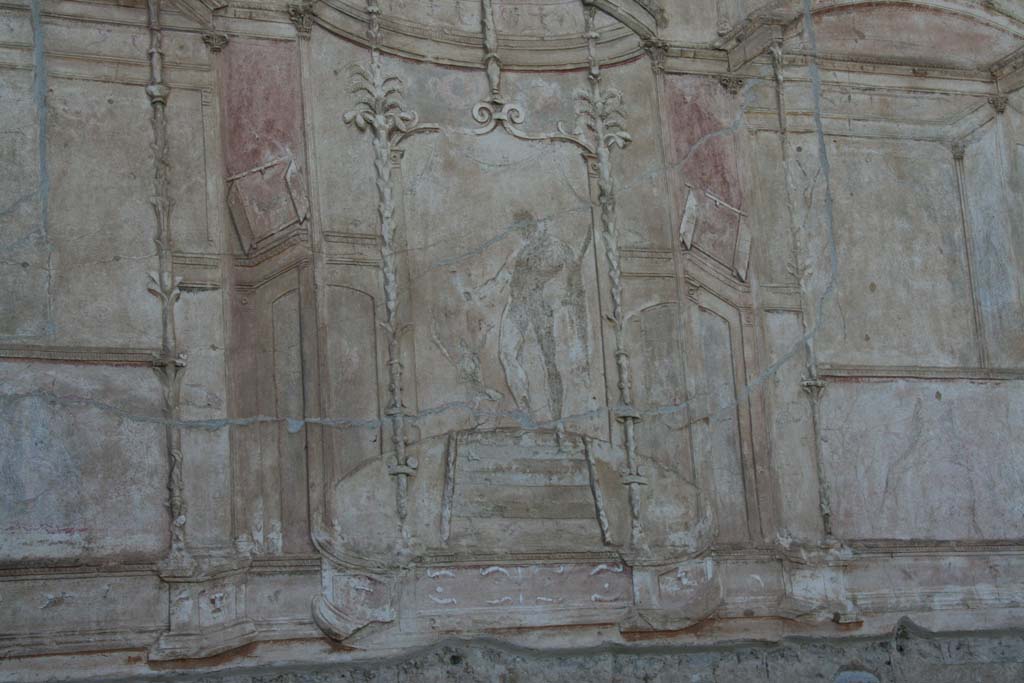 VII.1.8 Pompeii. April 2013. Stucco plaster on wall in south-west corner of gymnasium C. 
Photo courtesy of Klaus Heese.
