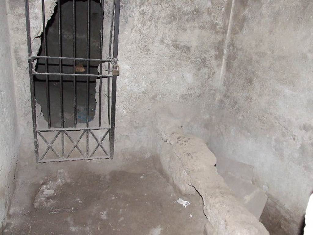 VII.1.8 Pompeii. December 2006. Second private bath N.
One of four rooms, on north side of corridor J leading to VII.1.50.
The entry hole in the wall at the rear leads to room O�.
Room O� was a windowless room with no door. 
It was originally part of latrine O which was divided in two in Claudian era.
It has a small lunette in the east wall opening into the latrine O.
It was filled with rubble and waste in antiquity.
The entry hole is a modern one.
See Eschebach, H., 1979. Die Stabianer Thermen in Pompeji. Berlin: De Gruyter. p. 24.
