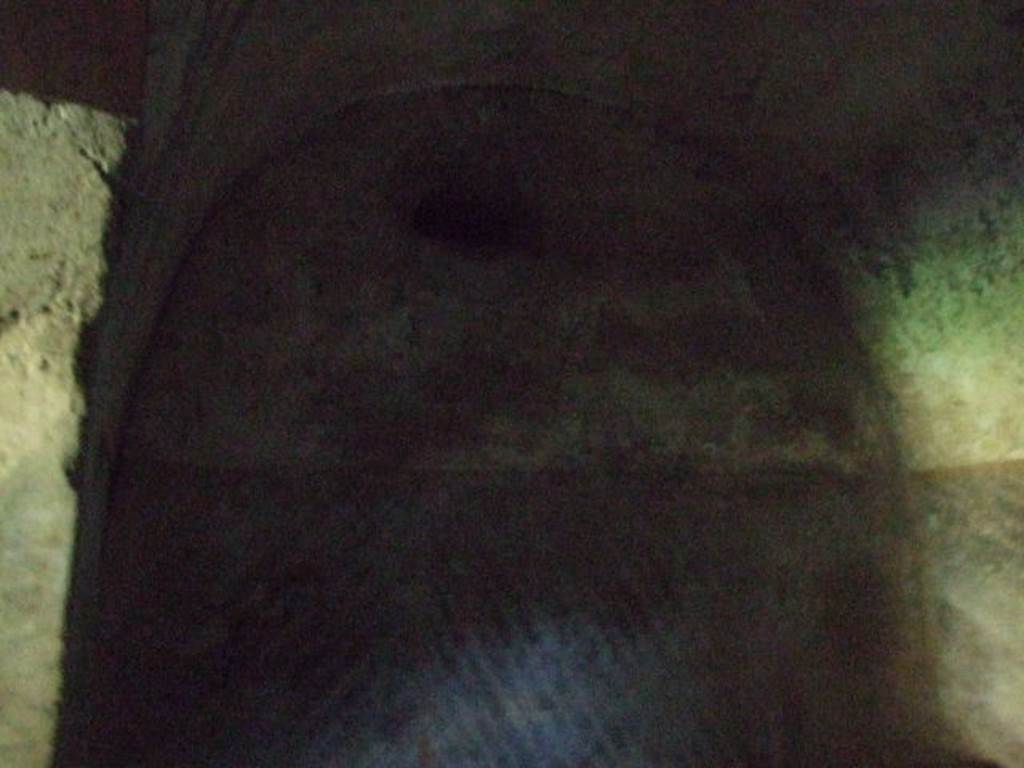 VII.1.8 Pompeii. September 2005. West end of latrine O, with small slit lunette in wall through from room O�.