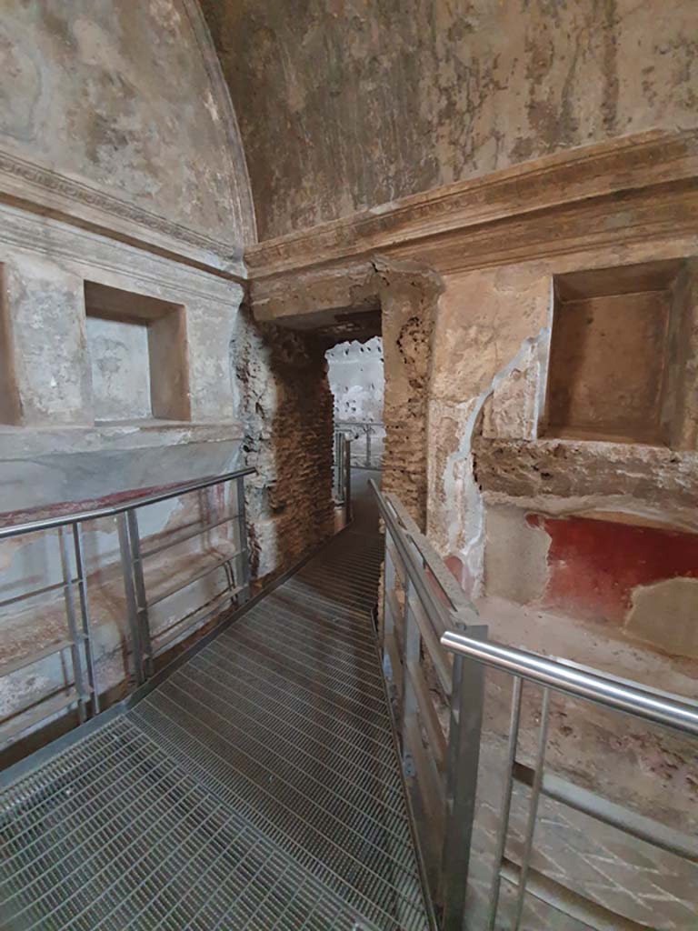 VII.1.8 Pompeii. July 2021. South-east corner of women�s changing room 11, with doorway to tepidarium 10, in centre.  
Foto Annette Haug, ERC Grant 681269 D�COR
