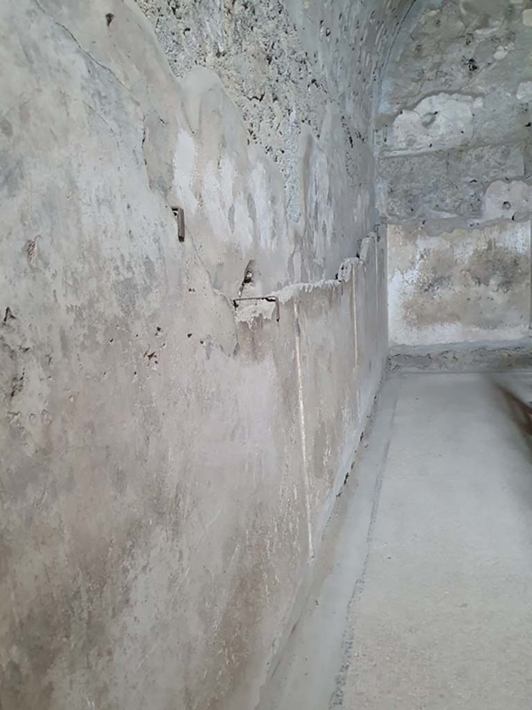 VII.1.8 Pompeii. July 2021. Tepidarium 10, looking east along north wall.    
Foto Annette Haug, ERC Grant 681269 D�COR
