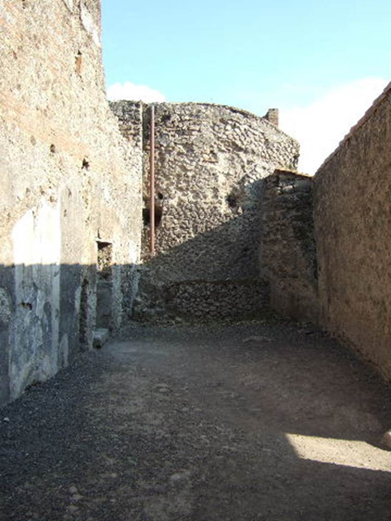 VII.1.8 Pompeii. September 2005. Room 8, anteroom of women�s baths, looking south. The doorway to praefurnium 7 is on the left.