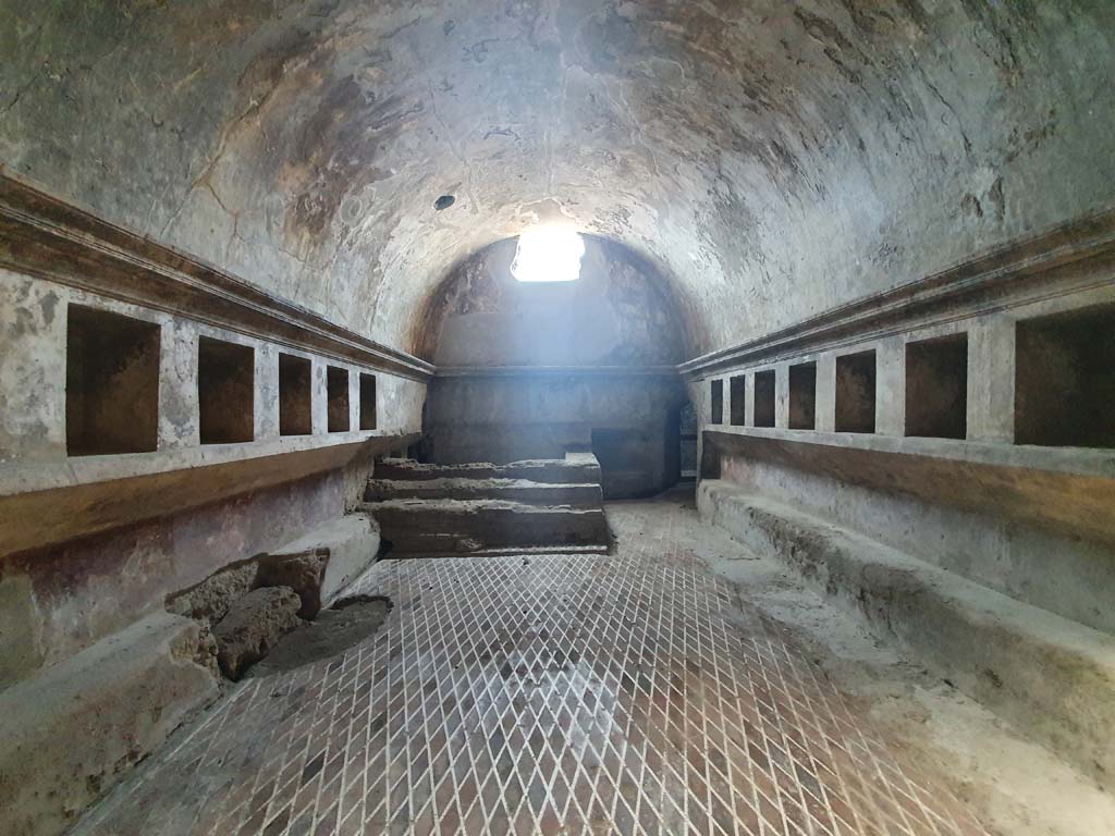 VII.1.8 Pompeii. July 2021. Looking west in women�s apodyterium 11. 
Foto Annette Haug, ERC Grant 681269 D�COR
