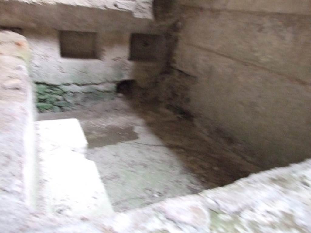 VII.1.8 Pompeii. December 2007. Pool in women�s changing room 11.