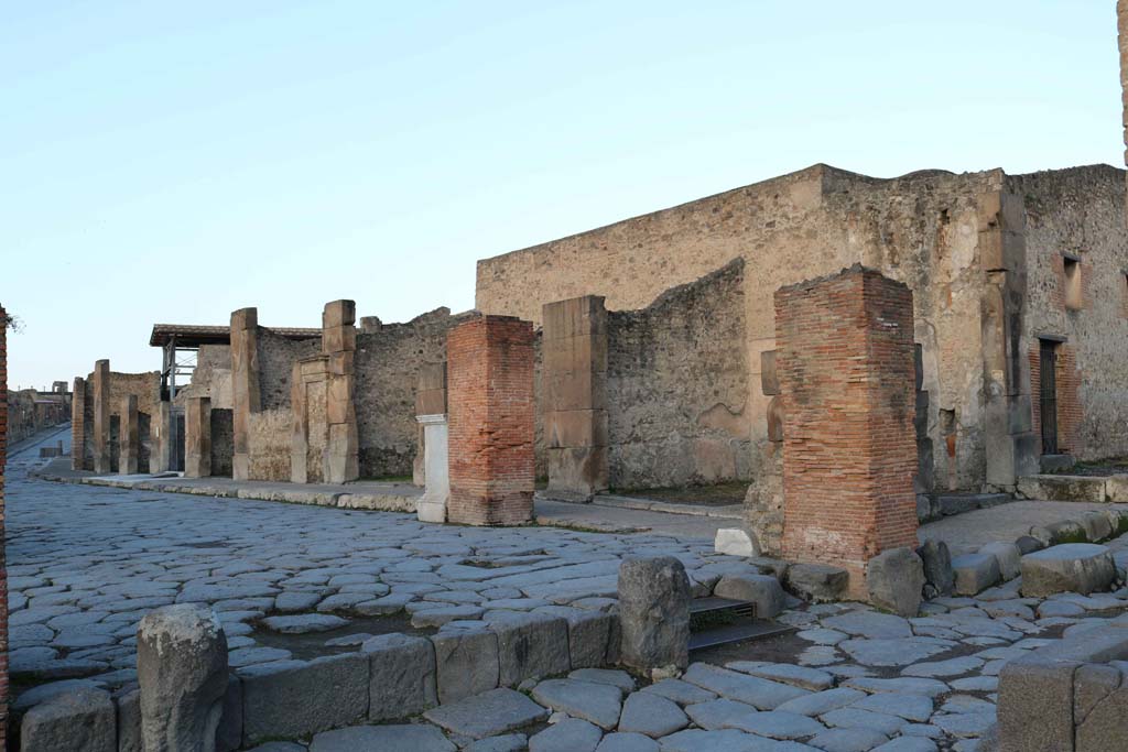 Via dell�Abbondanza, Pompeii, north side. December 2018. 
Looking west from Holconius�s crossroads, along VII.1, from VII.1.12/13, on right.  Photo courtesy of Aude Durand.
