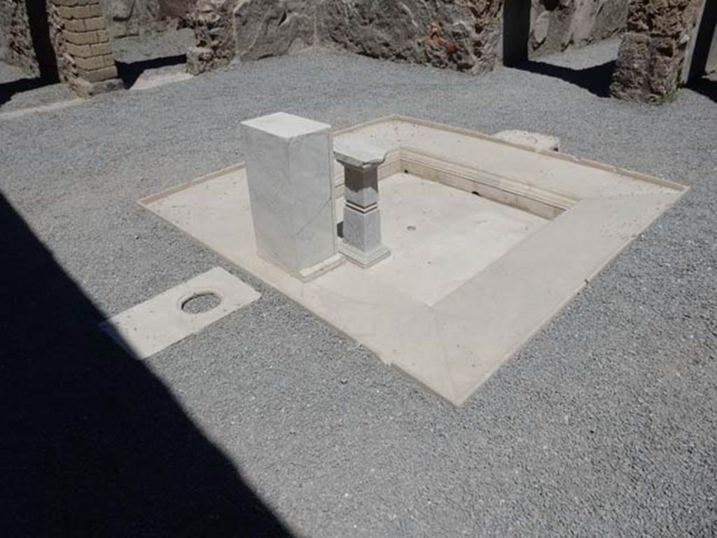 VII.1.25 Pompeii. May 2017. Looking north-east across impluvium in atrium 24. Photo courtesy of Buzz Ferebee.
