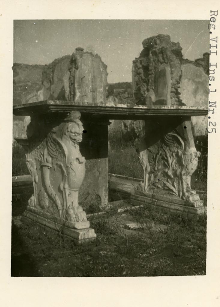 VII.1.25 Pompeii. Pre-1937-39. Atrium 24, looking east towards marble table at rear of impluvium.
Photo courtesy of American Academy in Rome, Photographic Archive. Warsher collection no. 423
