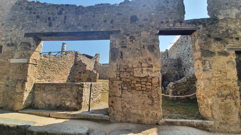 VII.1.44, on left, and VII.1.45, on right, Pompeii. July 2021. Looking east towards linked entrance doorways.
Foto Annette Haug, ERC Grant 681269 D�COR.

