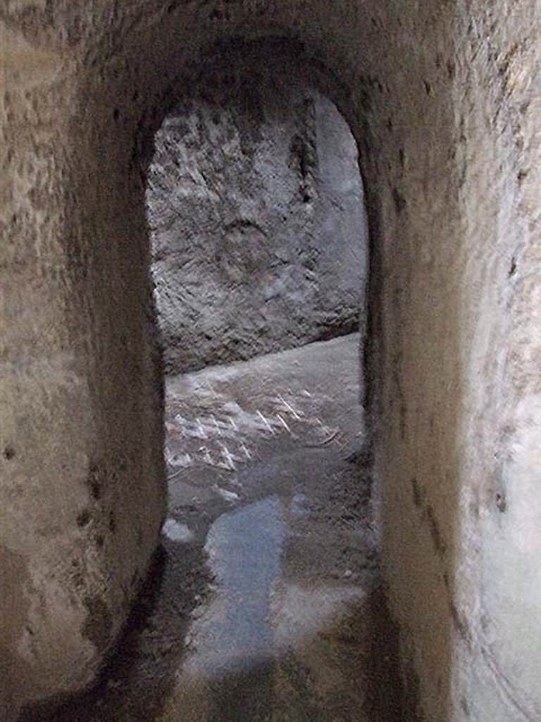 VII.1.48 Pompeii. December 2007. Exit from corner of women�s changing room 11 to Corridor K.