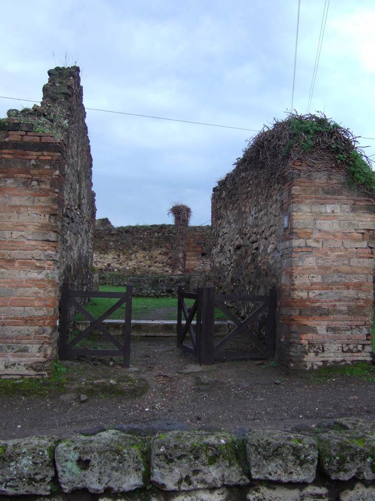 VII.2.3 Pompeii. December 2005. Entrance and vestibule.
According to Della Corte, found on the left of the entrance was the electoral recommendation -
Procule  Frontoni  
tuo  officium  commoda  [CIL IV 920]
See Della Corte, M., 1965. Case ed Abitanti di Pompei. Napoli: Fausto Fiorentino. (p. 158 and Note 4)
