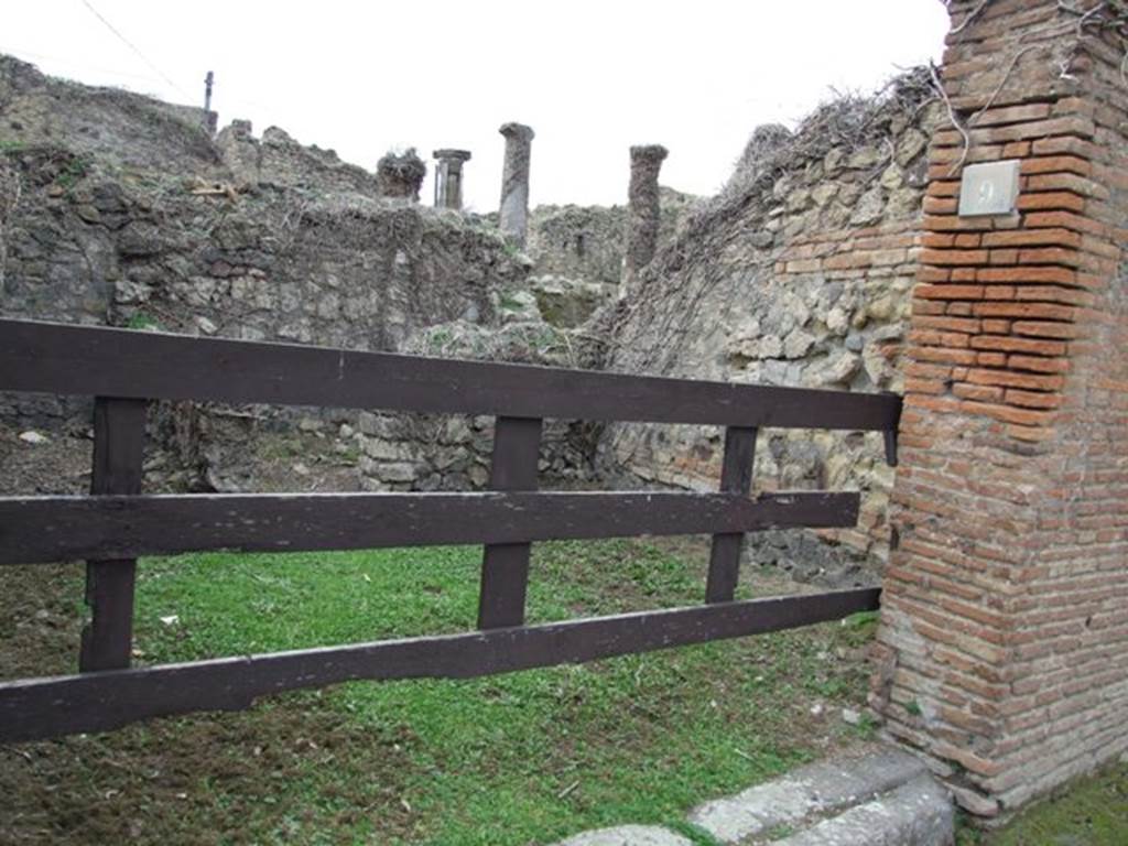 VII.2.9 Pompeii.  Small shop.   December 2007.  Entrance and north wall.