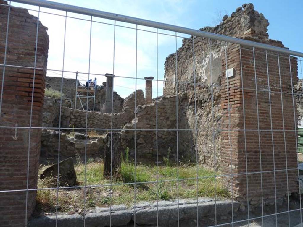 VII.2.10 Pompeii. September 2015. Entrance doorway on west side of Via Stabiana.