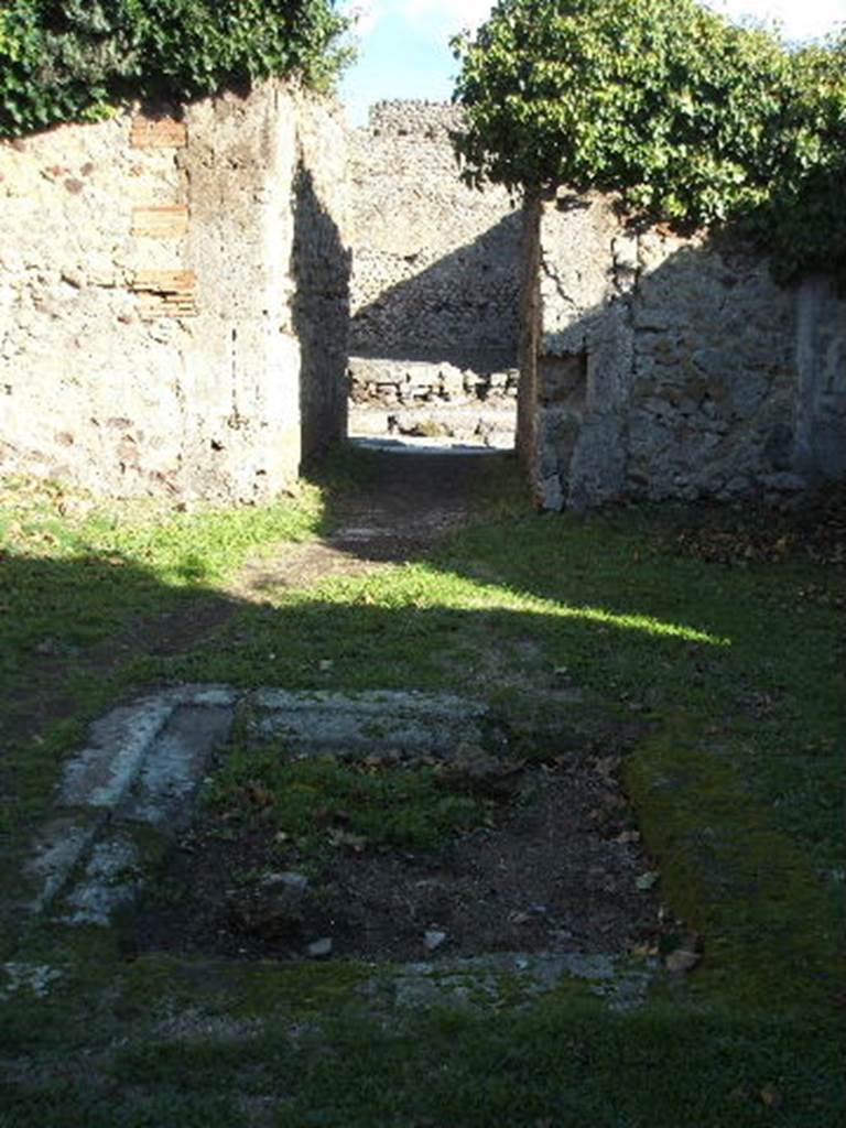 VII.2.14 Pompeii. December 2004. Looking east across atrium, to entrance.