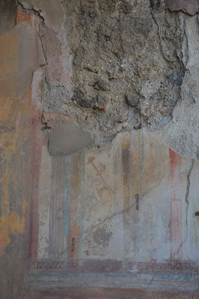 VII.2.16 Pompeii. October 2019. Exedra 17, detail from painted panel on west wall.
Foto Annette Haug, ERC Grant 681269 D�COR. 


