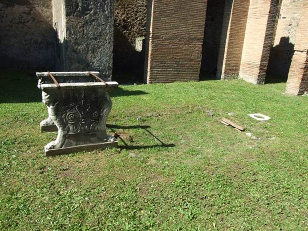 VII.2.18 Pompeii.  March 2009.  Room 1.  Atrium.  Looking west across site of impluvium, to Rooms 6, 7, 8 and 9.