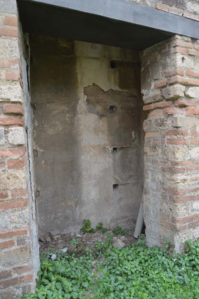 VII.2.18 Pompeii. October 2017.
Room 16, looking through doorway into small room or cupboard.
Foto Taylor Lauritsen, ERC Grant 681269 D�COR.
