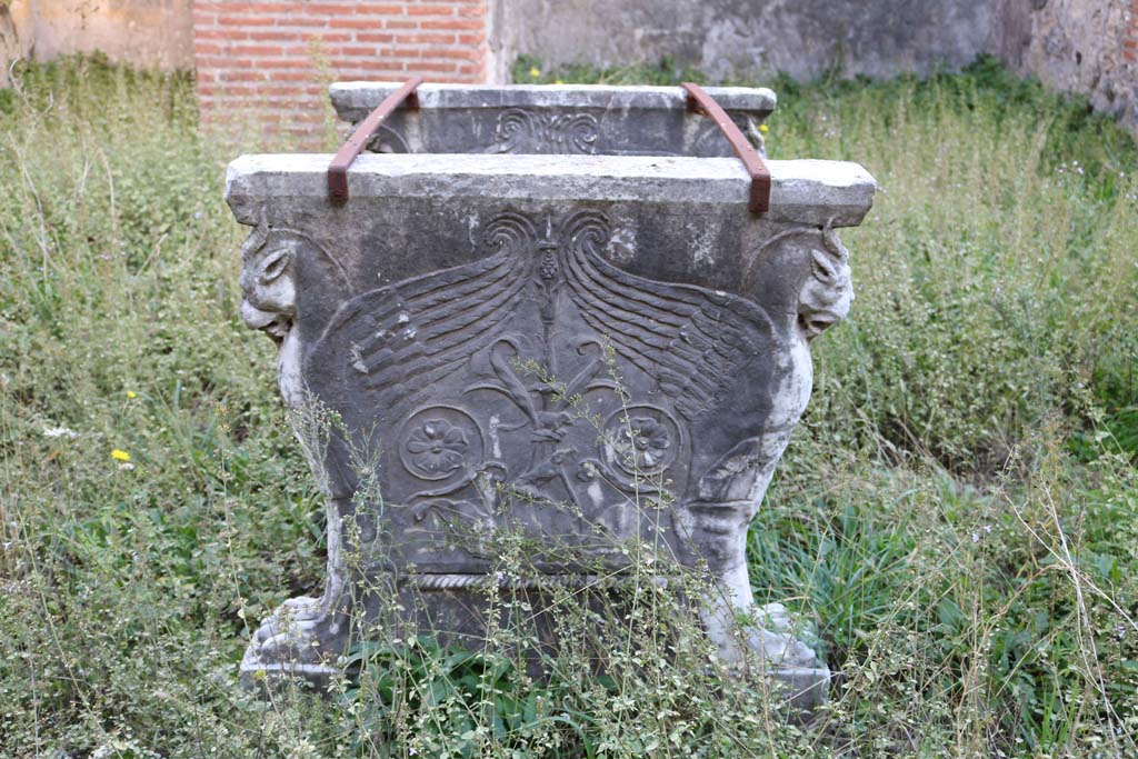 VII.2.18, Pompeii. December 2018. 
Room 1, atrium. Looking towards west side of marble table legs of winged panthers. Photo courtesy of Aude Durand.
