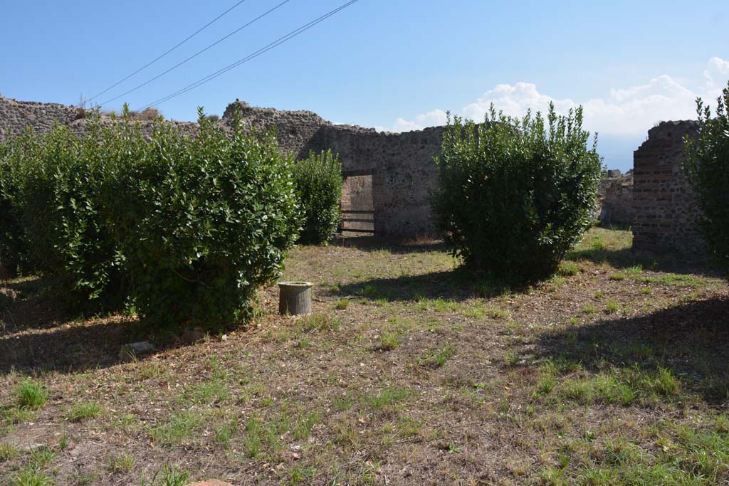 VII.2.20 Pompeii. October 2019. Looking south-east across peristyle, from north-west corner.
Foto Annette Haug, ERC Grant 681269 D�COR.
