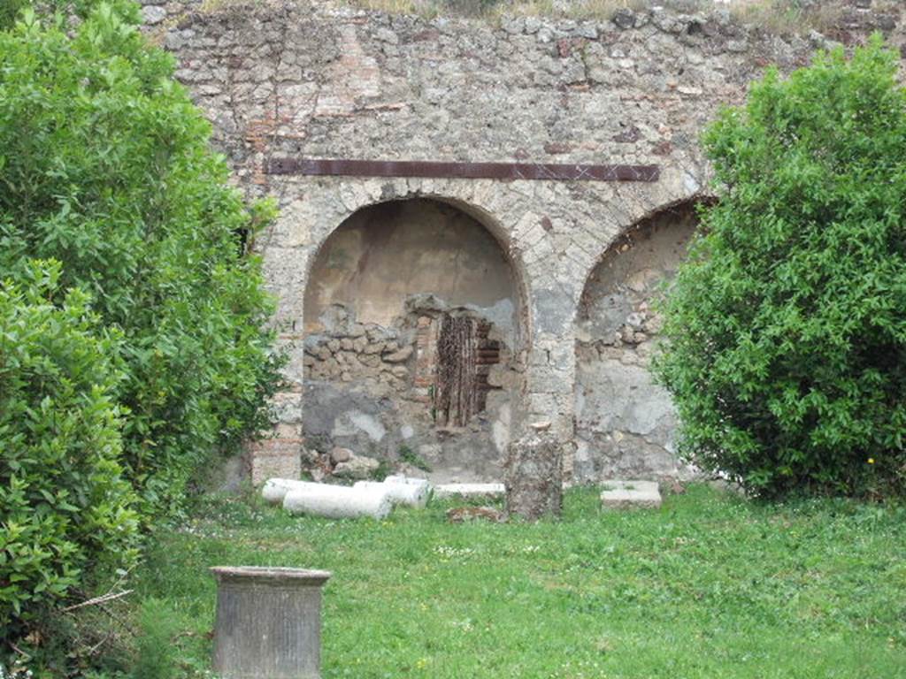 VII.2.20 Pompeii.  May 2006. Recess in east wall. Photo taken from VII.2.23.