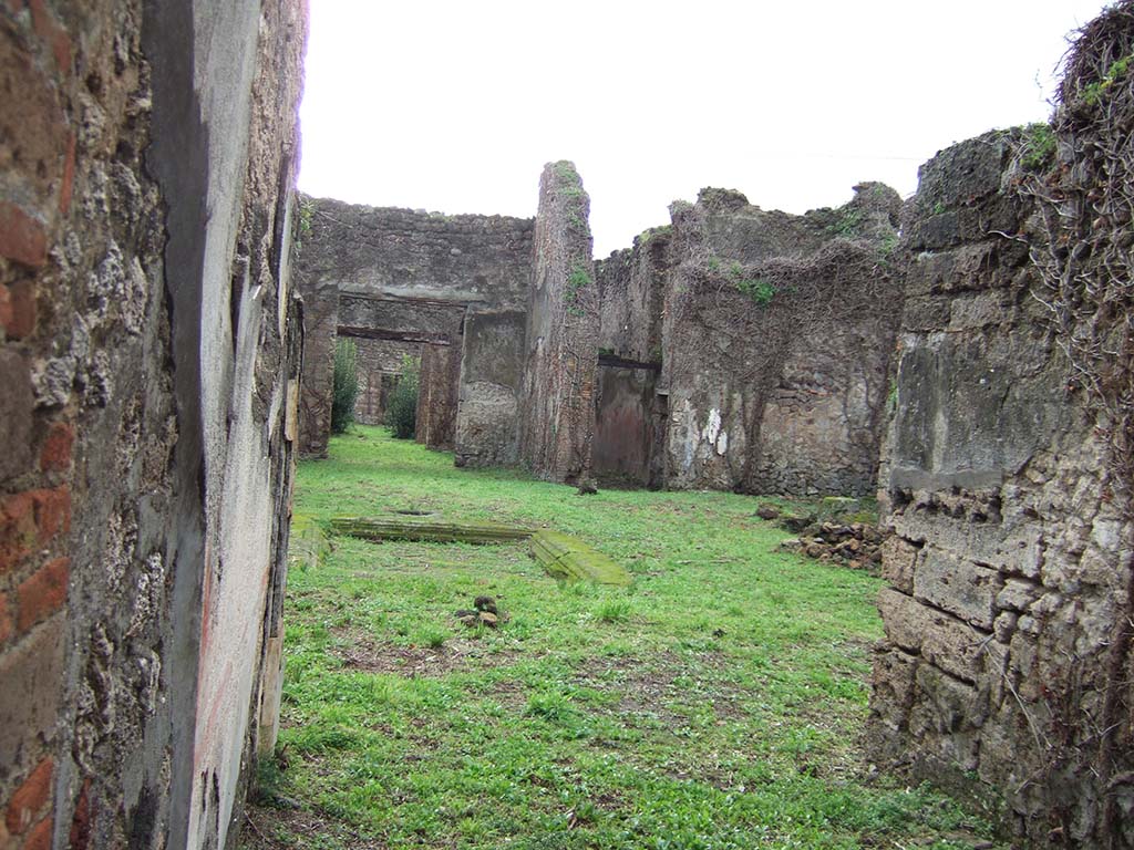 VII.2.20 Pompeii. December 2005. West side of atrium, from entrance fauces.