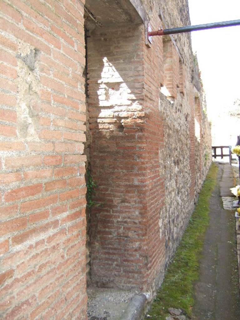 VII.2.21 Pompeii. May 2006. Entrance, looking west on Vicolo del Panettiere.