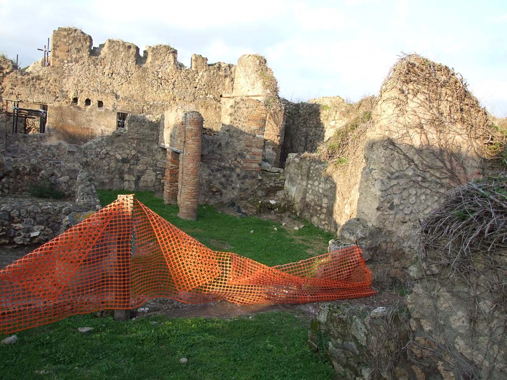 VII.2.22 from VII.2.23. December 2006. Looking north from area of triclinium, across towards VII.2.20 on right.