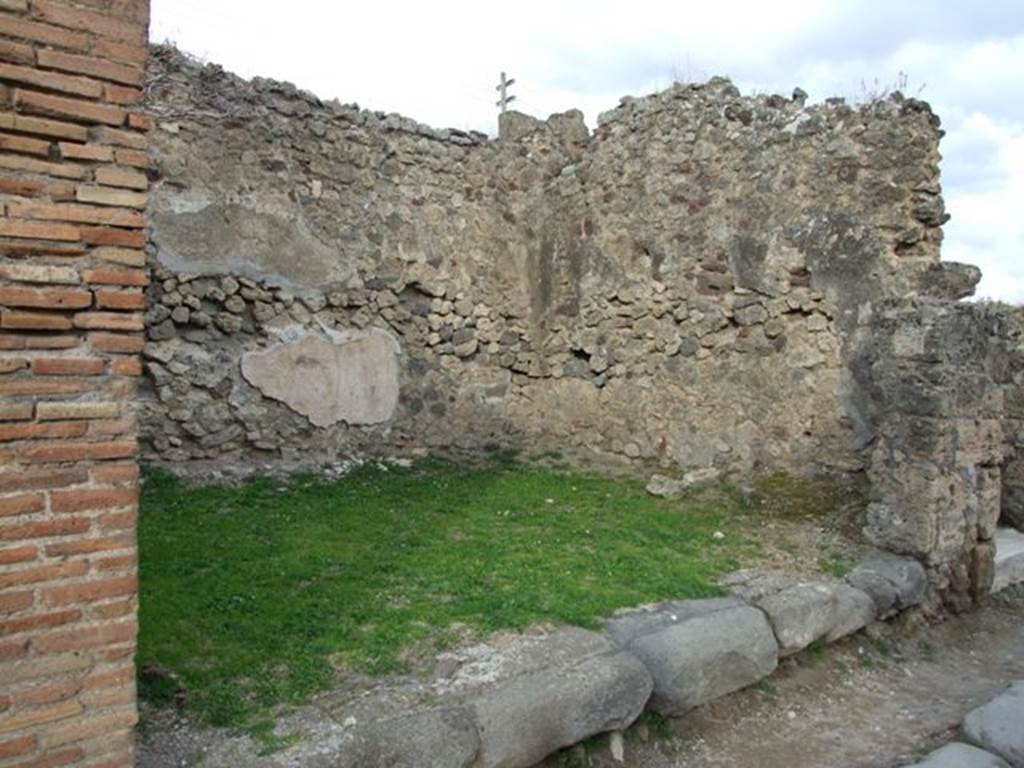 VII.2.34 Pompeii. December 2007. Entrance. Found in July 1822, on the pilaster between VII.2.33 and 34, on the left, written in small red letters were �
Cuspium
Pansam  aed(ilem)
iuvenem  probum
dignum  rei  p(ublicae)  o(ro)  v(os)  f(aciatis)     [CIL IV 566]
and underneath �
A(ulum)  Vettium  Caprasium
Felicem  aed(ilem)  o(ro)  v(os) f(aciatis)  P(h)ilipp{h}us rog(at)    [CIL IV 567]
See Pagano, M. and Prisciandaro, R., 2006. Studio sulle provenienze degli oggetti rinvenuti negli scavi borbonici del regno di Napoli.  Naples : Nicola Longobardi.  (p.125)

According to Fiorelli, found painted on the pilaster to the left of the entrance was
A . VETTIVM . CAPRASIVM 
FELICEM . AED . OVF . PILIPPHVS . ROG
Della Corte quoted the recommendation as written
Philippus rog(at)    [CIL IV 567]
See Pappalardo, U., 2001. La Descrizione di Pompei per Giuseppe Fiorelli (1875). Napoli: Massa Editore. (p. 84)
See Della Corte, M., 1965.  Case ed Abitanti di Pompei. Napoli: Fausto Fiorentino. (p. 178)

