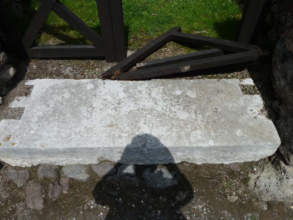 VII.2.35 Pompeii. May 2010. Sill or threshold.