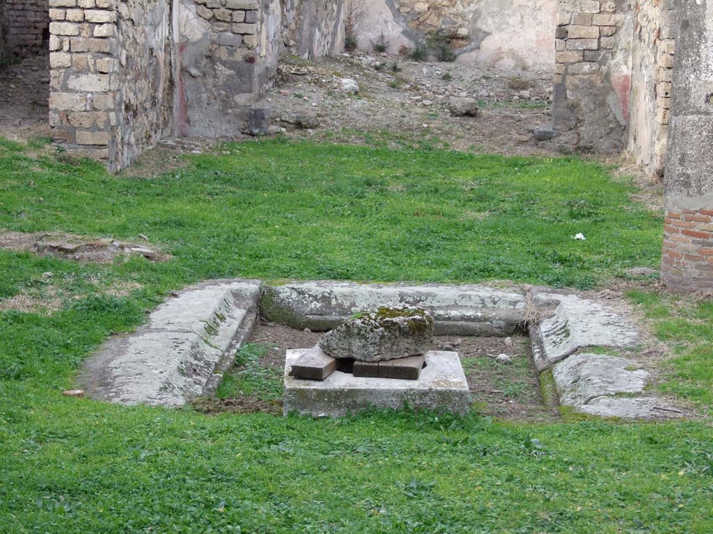 VII.2.35 Pompeii. December 2007. Impluvium.