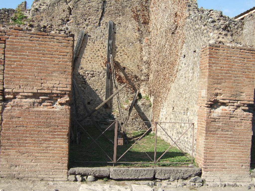 VII.2.42 Pompeii. September 2005. Entrance. According to Della Corte, there were many electoral recommendations found painted here. Two of them he mentioned were:
Vatiam  aed(ilem)
Furunculi  rog(ant)     [CIL IV 576]
and
Optatus  (rogat)    [CIL IV 577]
See Della Corte, M., 1965.  Case ed Abitanti di Pompei. Napoli: Fausto Fiorentino. (p. 179)

Fiorelli quoted, as being found between VII.2.42 and 43,
M . CERRINIVM
VATIAM . AED . OVF . SERI . BIBI
UNIVERSI . ROGANT
SCR . FLORVS . CVM . FRVCTO      [CIL IV 581]
See Pappalardo, U., 2001. La Descrizione di Pompei per Giuseppe Fiorelli (1875). Napoli: Massa Editore. (p. 84)
