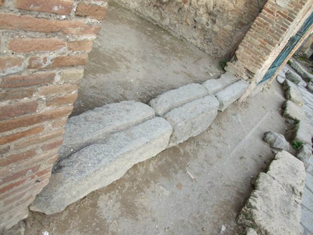 VII.2.44 Pompeii.  December 2007.   Sill.