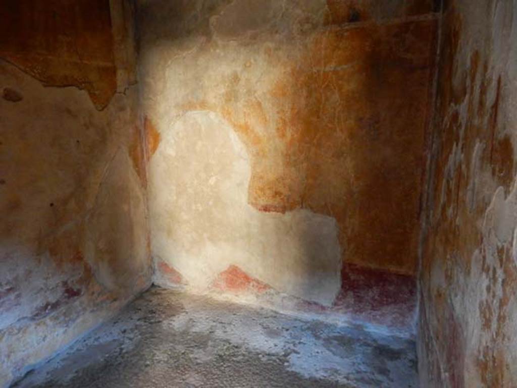 VII.2.45 Pompeii, May 2018. Looking towards west wall of cubiculum on west side of atrium. 
Photo courtesy of Buzz Ferebee.

