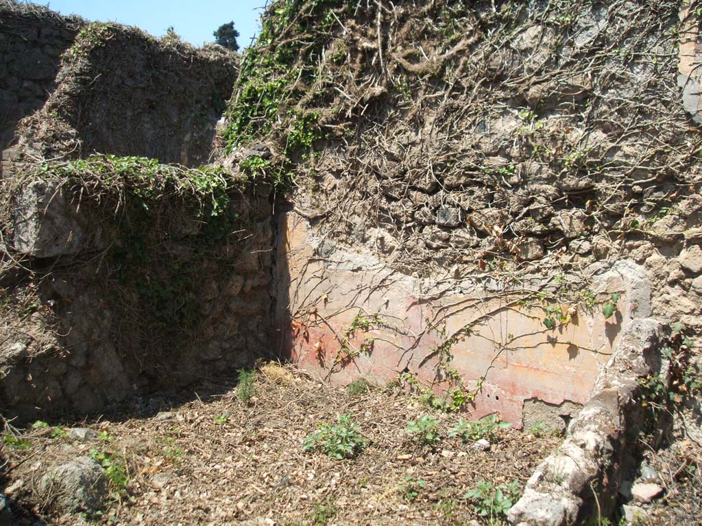 VII.3.8 Pompeii. May 2005. Cubiculum “h” on west side of kitchen “i”.