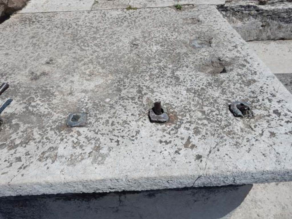 VII.4.1 Pompeii. May 2018. Detail showing remains of iron latticework on south end of podium, near steps at south end.
Photo courtesy of Buzz Ferebee.

