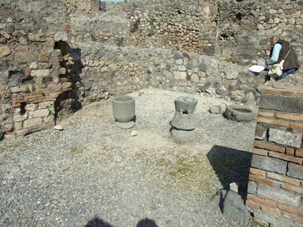 VII.4.4  Pompeii. March 2009.  Large room on rear east side of thermopolium.