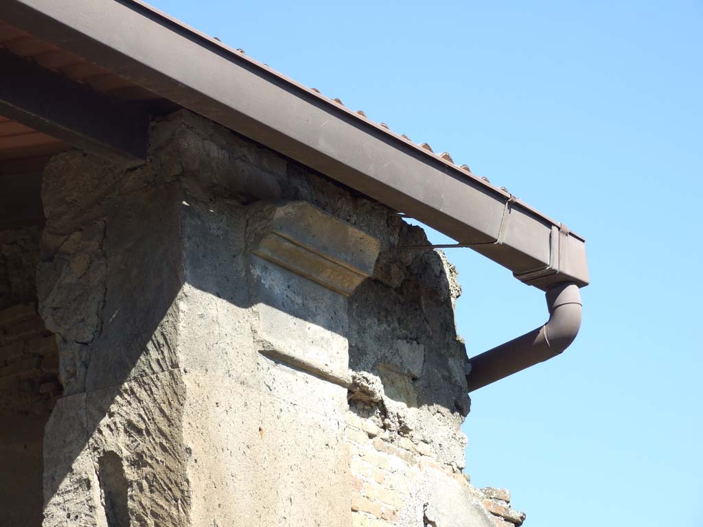 VII.4.25 Pompeii. March 2009. Upper east side of entrance.