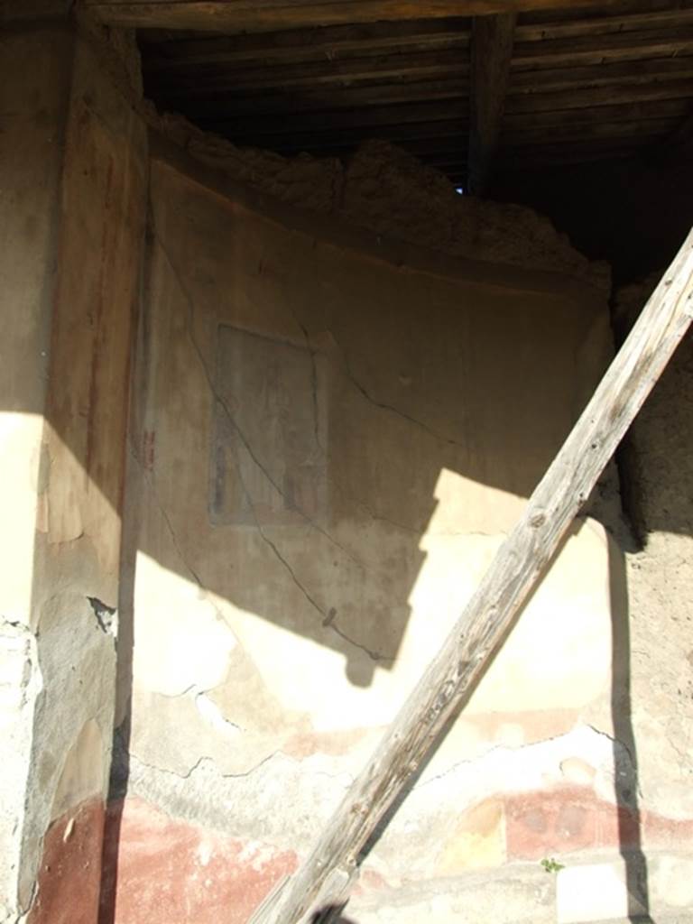 VII.4.31 Pompeii.  March 2009. Room 29. Apsidal Exedra.  East wall.