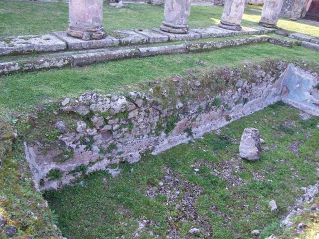 VII.4.31 Pompeii.  March 2009.  Middle Peristyle.  West side of Fish pool. 