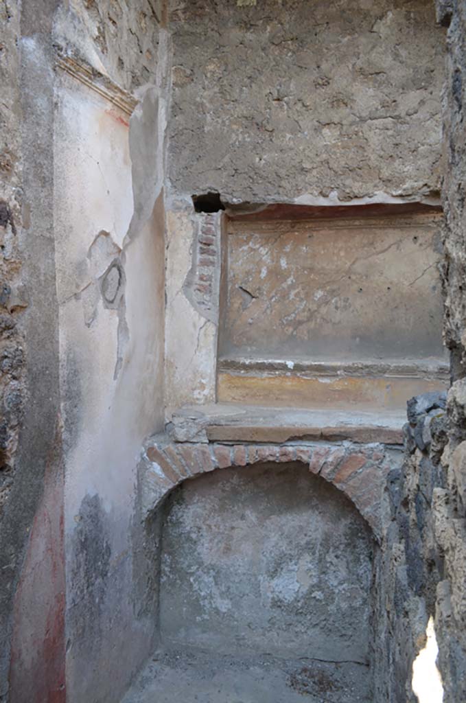 VII.4.31/51 Pompeii. September 2019. Room 39, niches on west wall.
Foto Annette Haug, ERC Grant 681269 D�COR.
