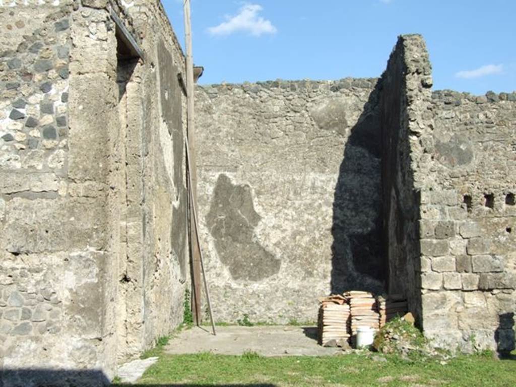 VII.4.31 Pompeii.  March 2009.  Room 7.  Ala on east side of atrium.

