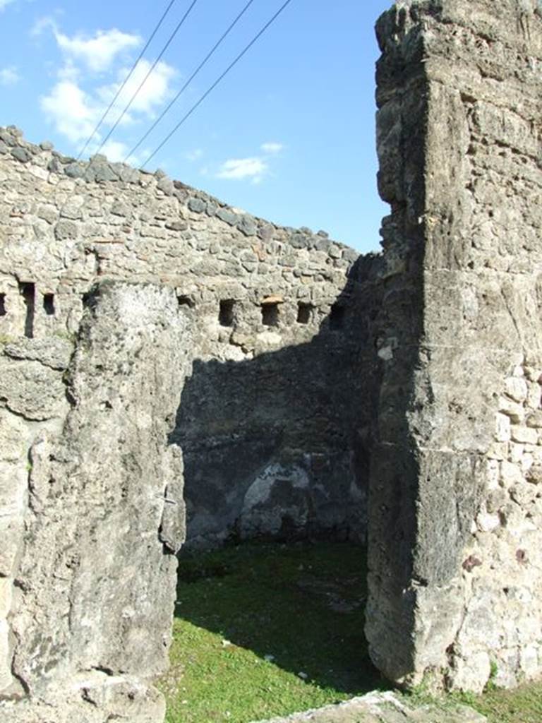 VII.4.31 Pompeii.  March 2009.  Doorway to Room 9.  Cubiculum.