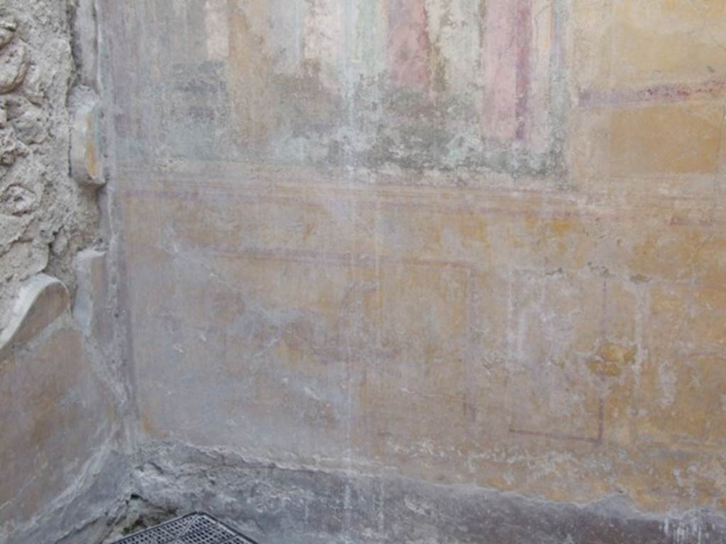 VII.4.31 Pompeii.  March 2009.  Room 12. Oecus.  South wall and south east corner.