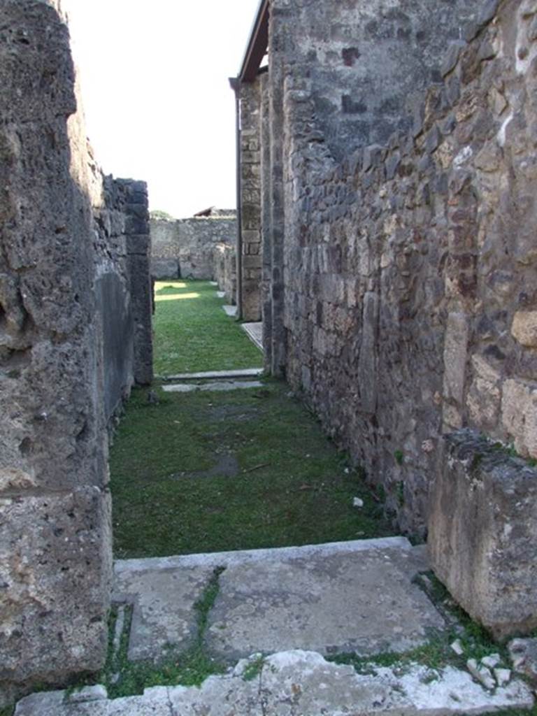 VII.4.31 Pompeii. March 2009. Room 13, corridor on west side of tablinum. Looking south.