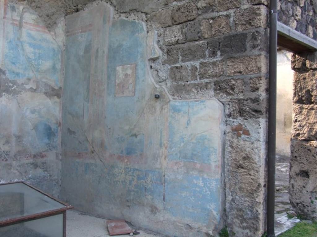VII.4.31 Pompeii.  March 2009.  Room 18. Exedra. North wall.