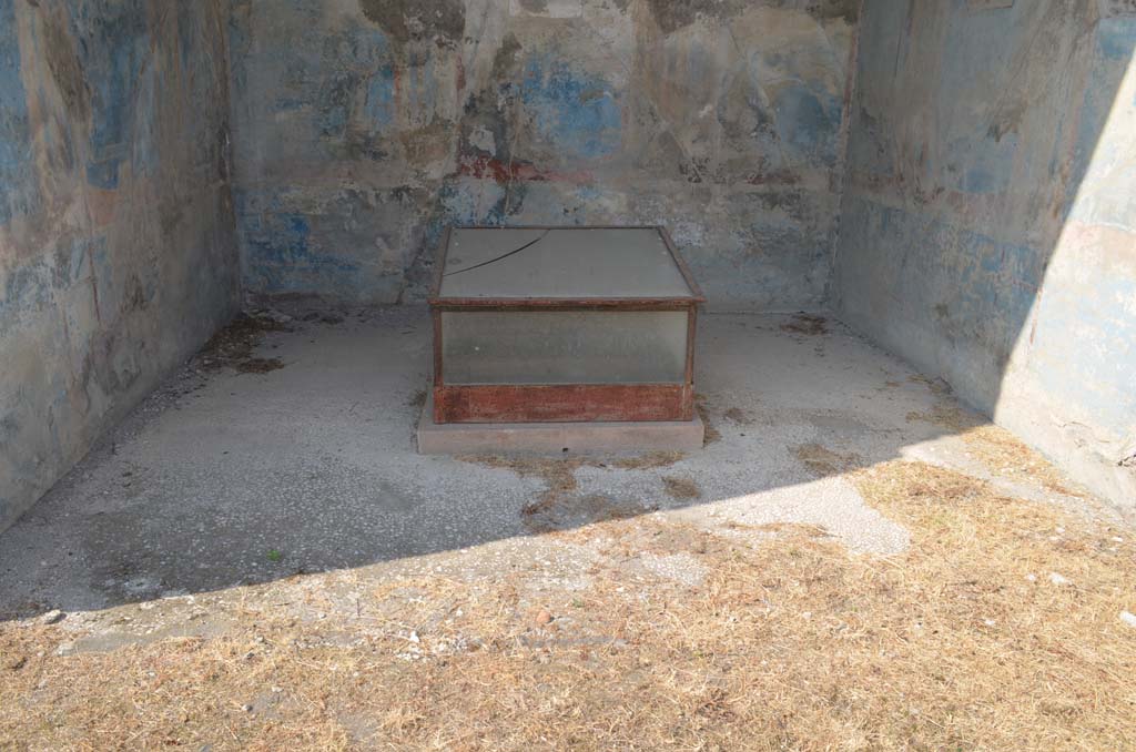 VII.4.31/51 Pompeii. September 2019. Room 18, looking west across flooring.
Foto Annette Haug, ERC Grant 681269 DÉCOR.
