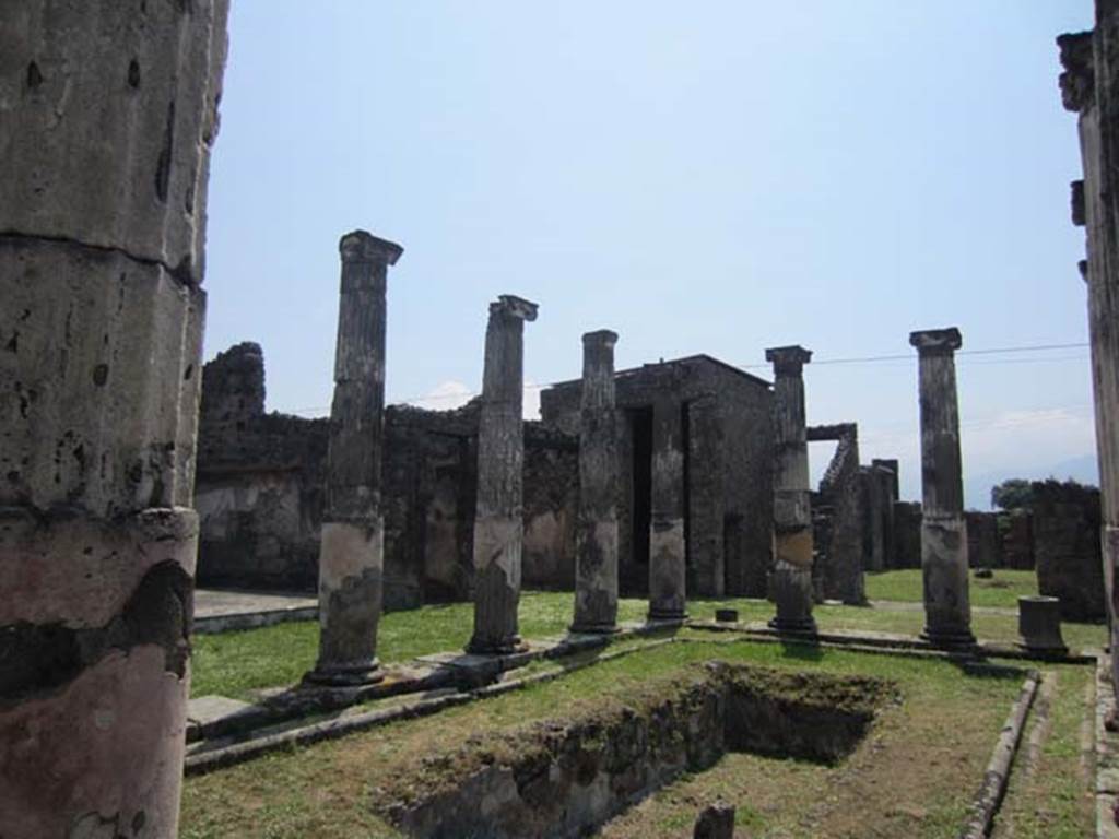 VII.4.31/51 Pompeii. May 2012. Looking south-east across middle peristyle. Photo courtesy of Marina Fuxa.
