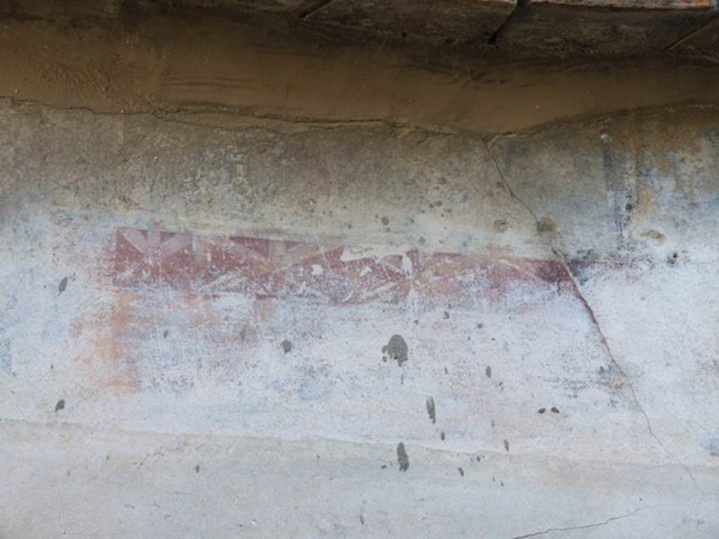 VII.4.31 Pompeii. March 2009. Room 21, detail of wall decoration on south wall of triclinium.